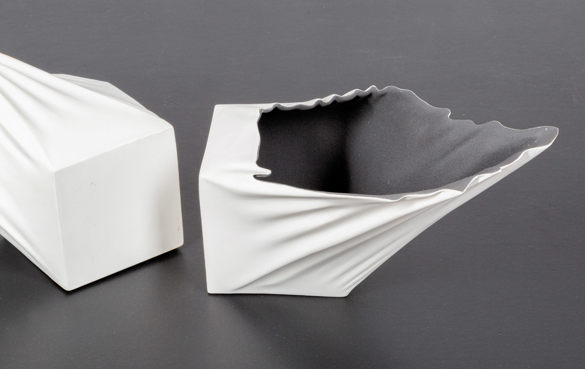 François Ruegg Ceramic sculptures Tensions