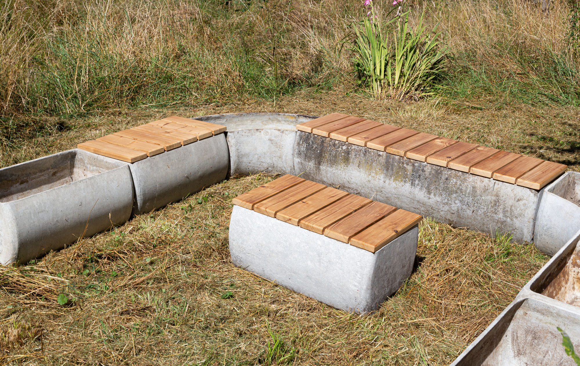 Eternit Flower pots and benches