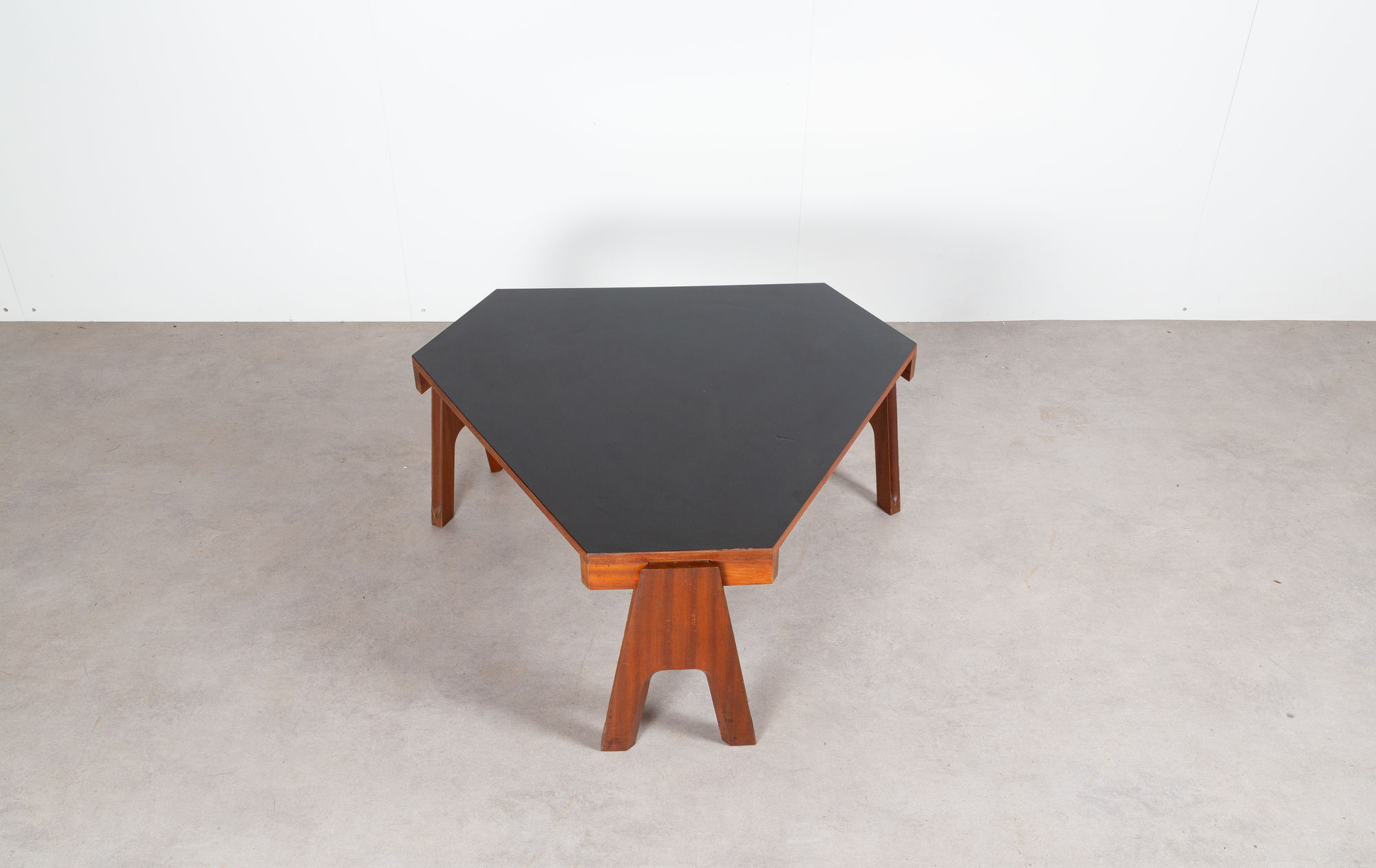 Angelo Mangiarotti coffee table club 44