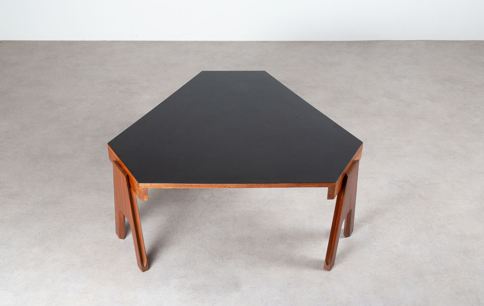 Angelo Mangiarotti coffee table club 44