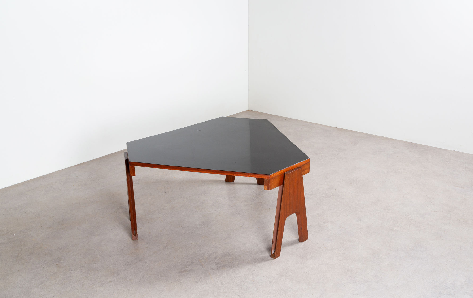 Angelo Mangiarotti coffee table club 44