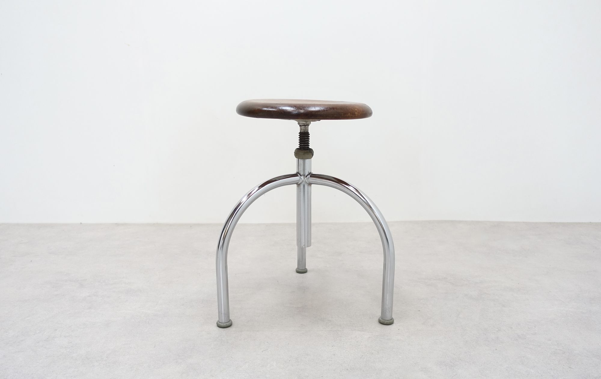 modernist stool 30s Bigla Margarete Schütte-Lihotzky