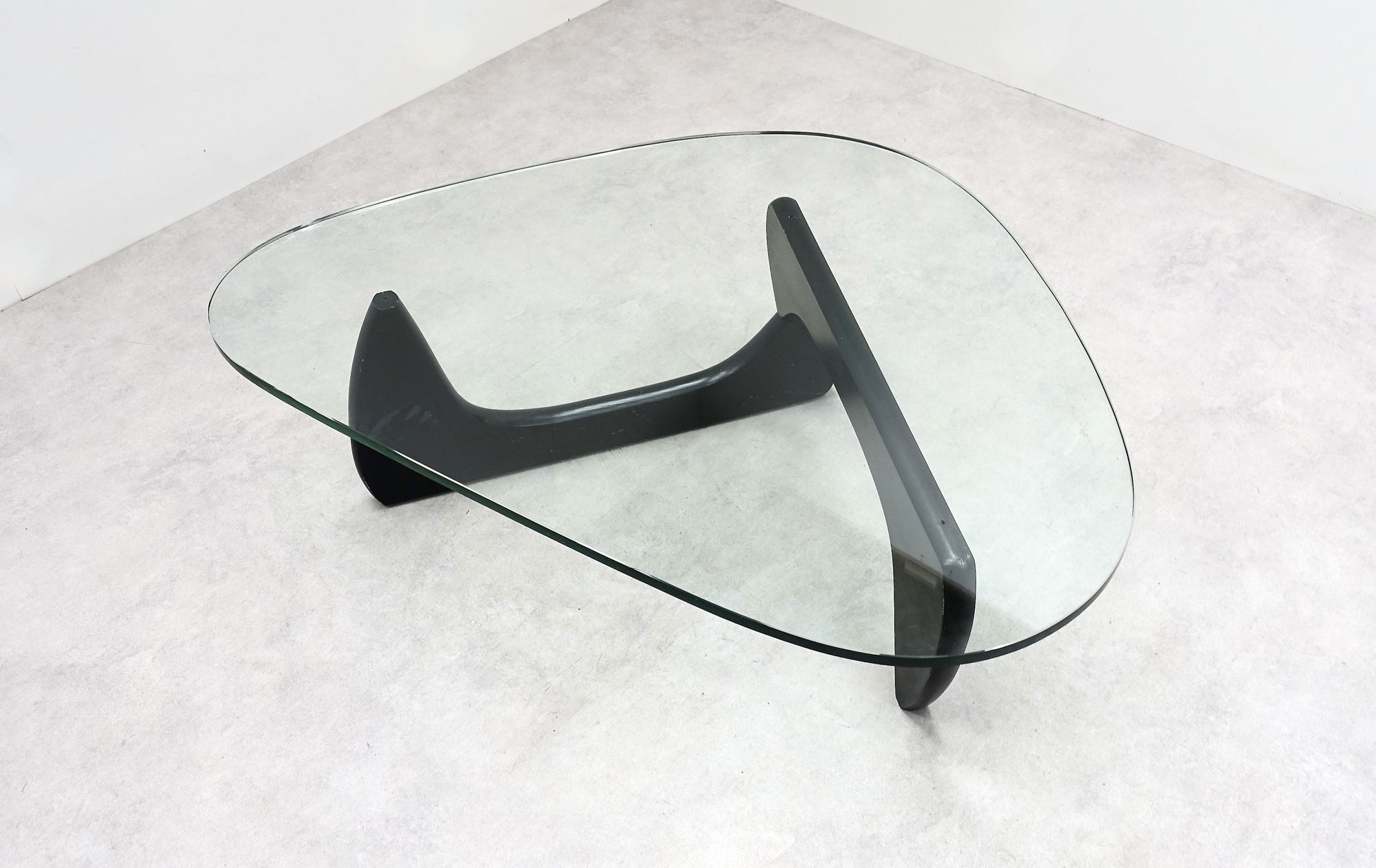 In-50 coffee table Isamu Noguchi Herman Miller 60s