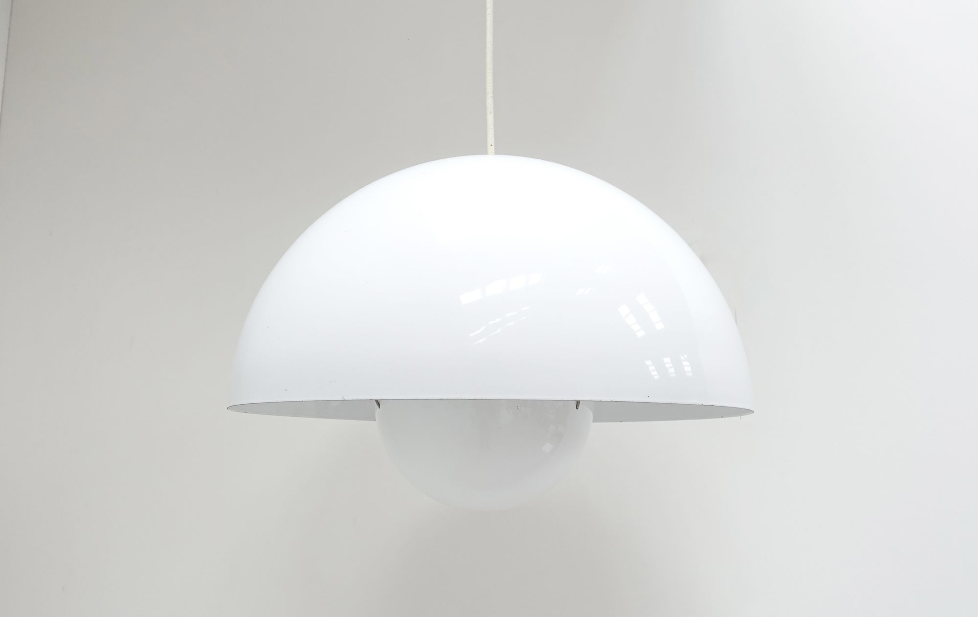 big flower pot lamps Verner Panton Poulsen 70s