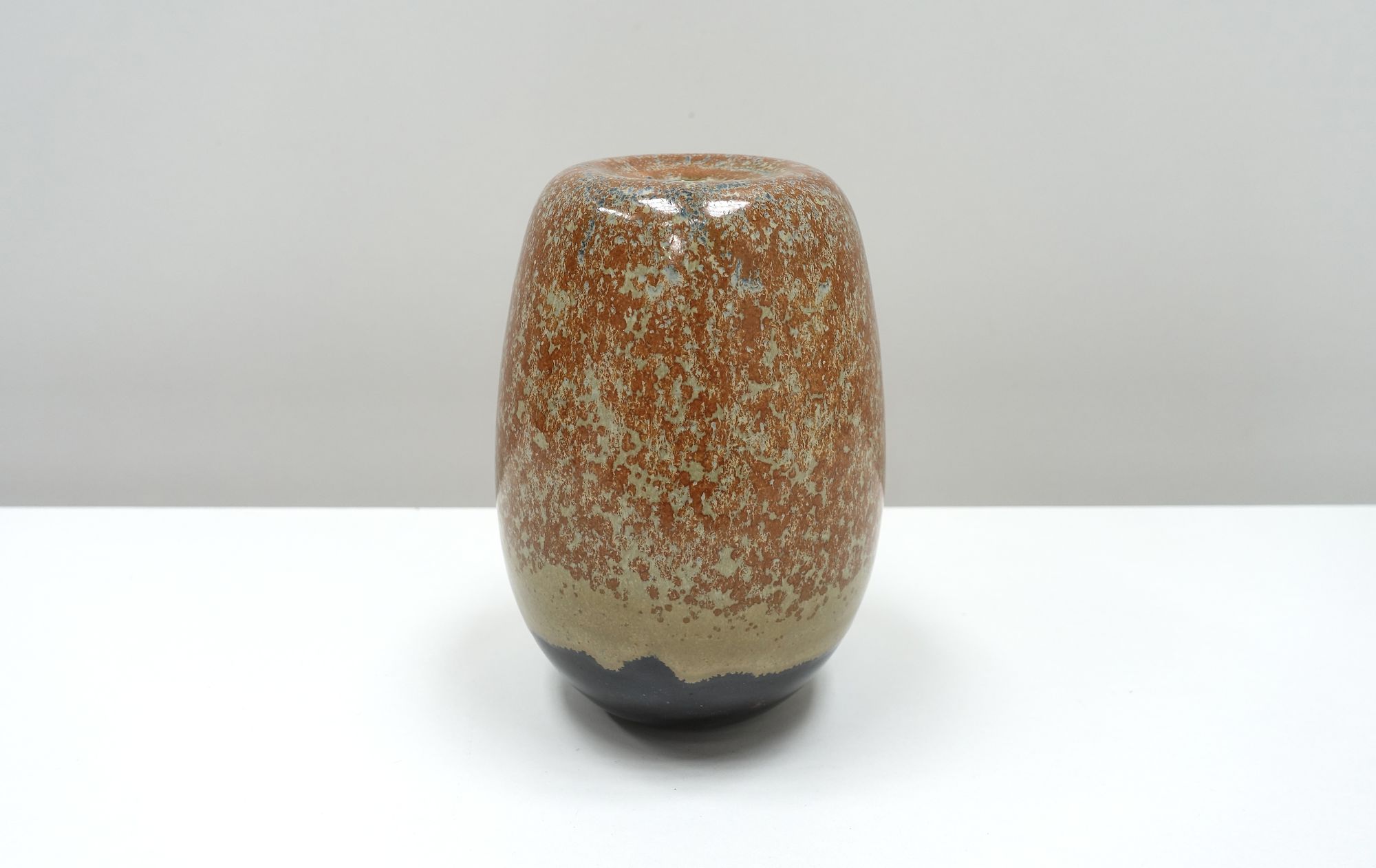 ceramic vase Daniel de Montmollin