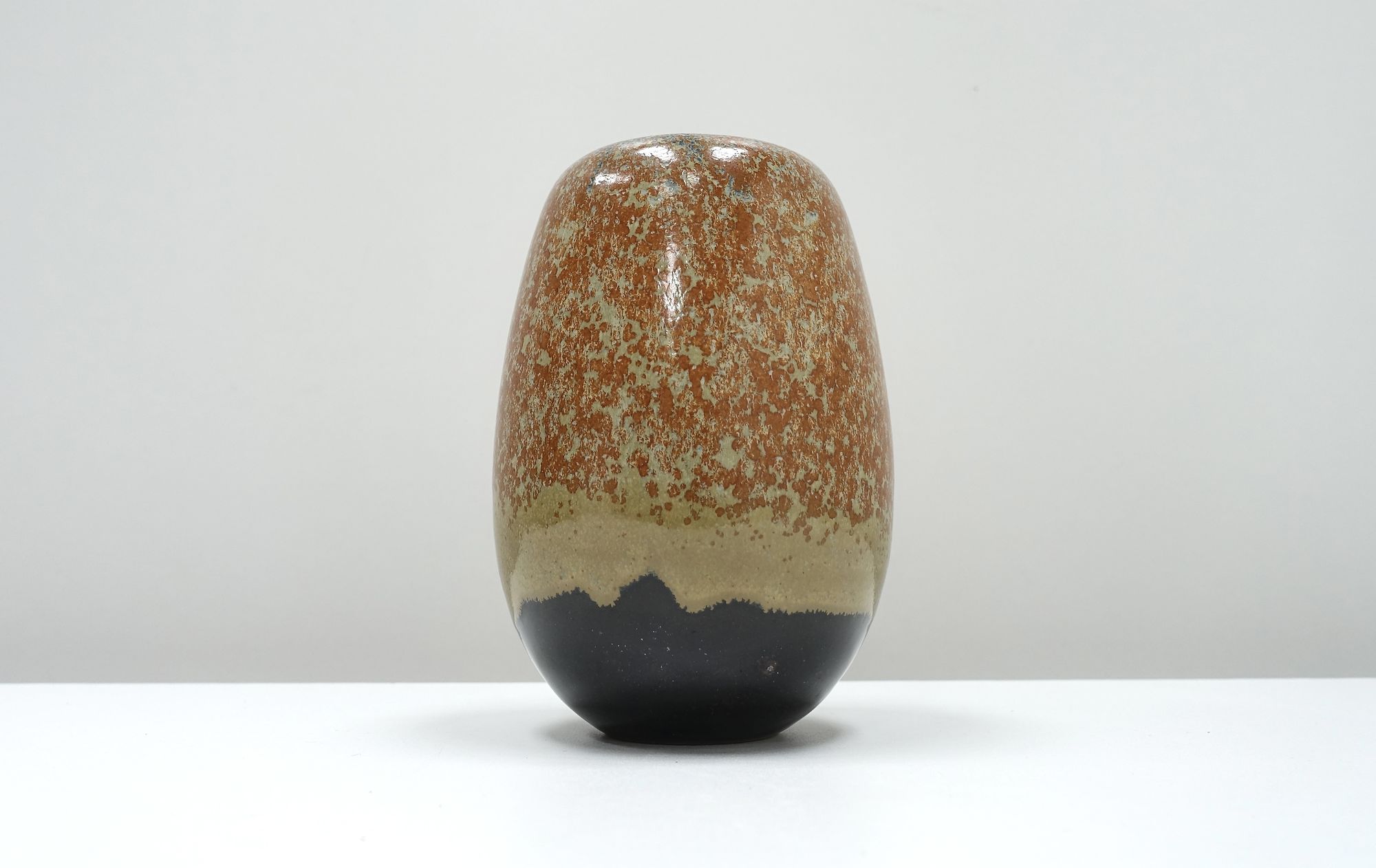 ceramic vase Daniel de Montmollin
