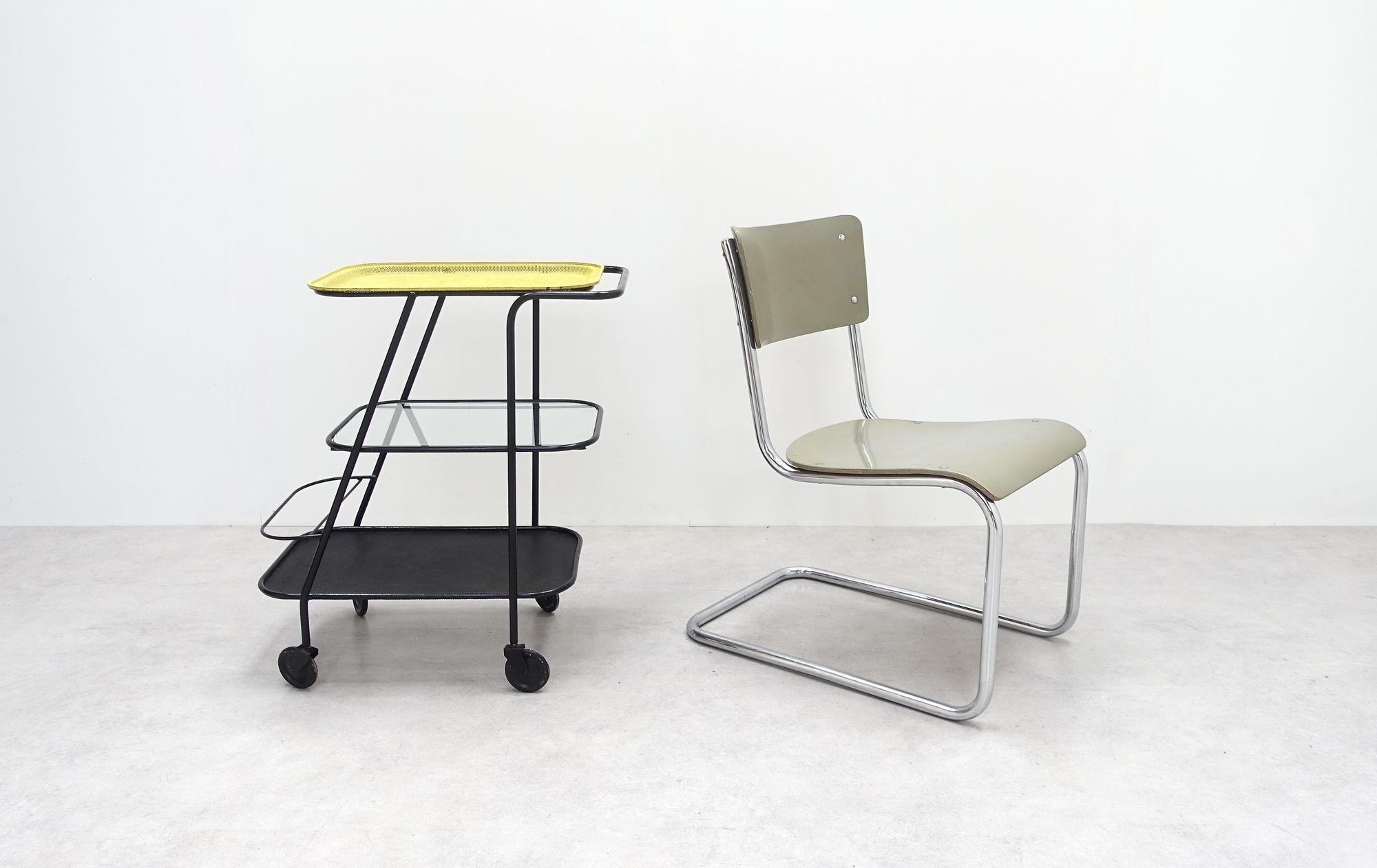 Low chairs Mark Stam and trolley Mathieu Matégot 50s