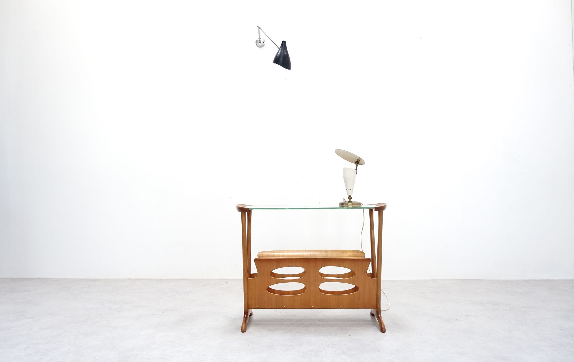 Side table Cassina circa 1950 table lampe Angelo Lelli '50s wall lamp Giuseppe Ostuni '50 s