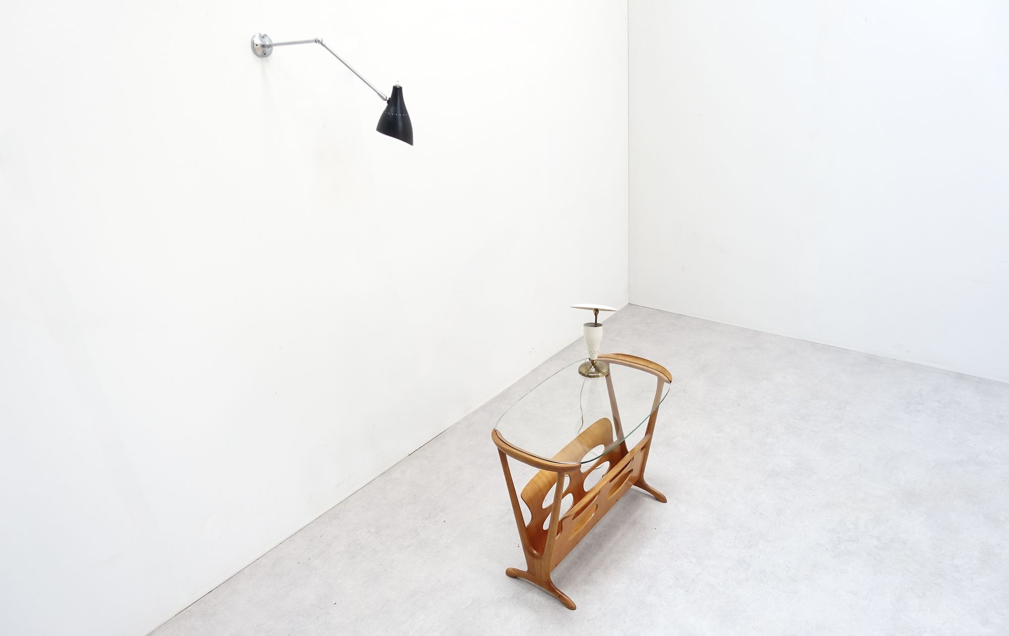 Side table Cassina circa 1950 table lampe Angelo Lelli '50s wall lamp Giuseppe Ostuni '50 s